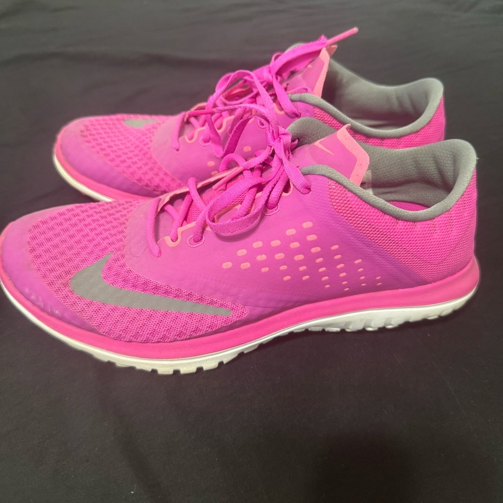 Nike Women's Vibrant Pink Athletic Shoes